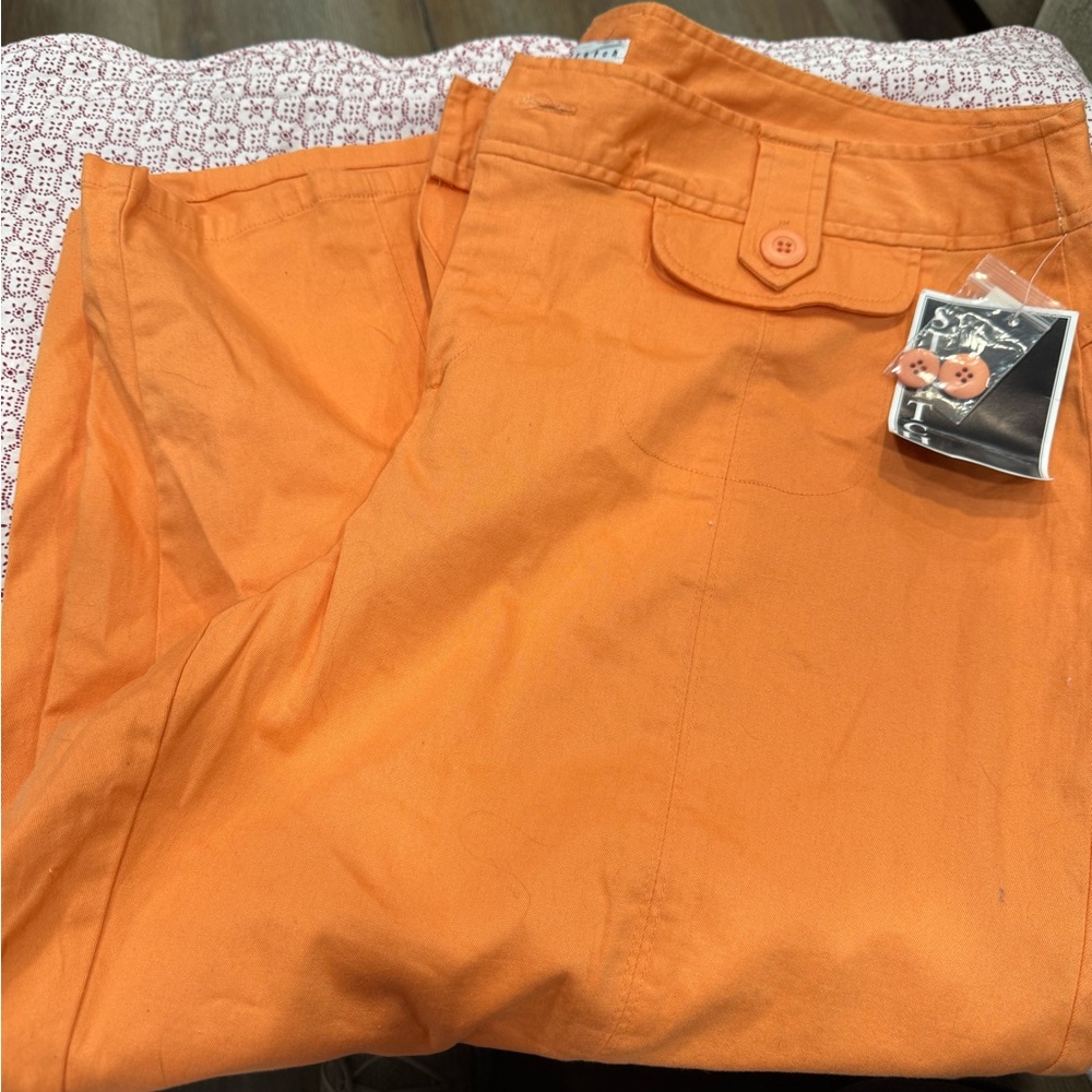 Stylish peach capris Carolina Blues 20w
(C3)